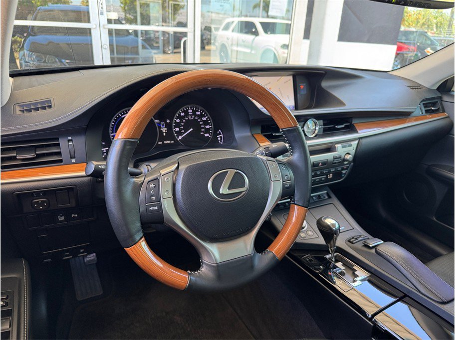 Used 2014 Lexus ES 300h w/ Luxury Package w/Bamboo Trim FWD image 25