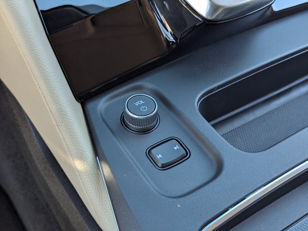 Certified 2025 Acura MDX FWD image 30