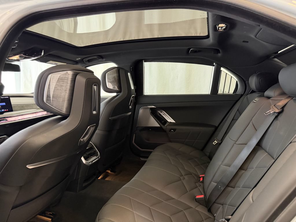 Used 2024 BMW 760i xDrive w/ Premium Package 2 AWD/4WD image 24