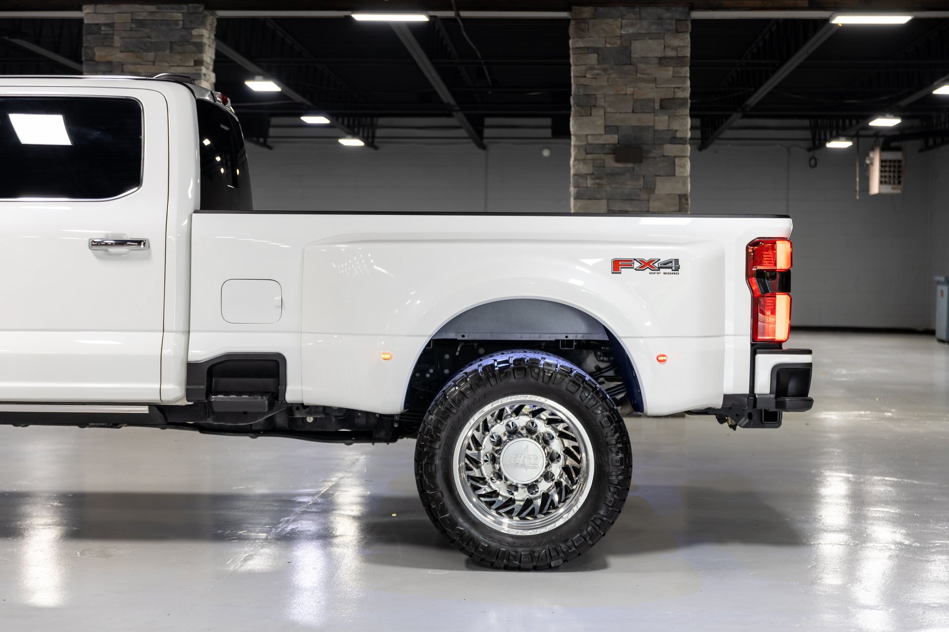 Used 2023 Ford F450 Platinum w/ FX4 Off-Road Package AWD/4WD image 20
