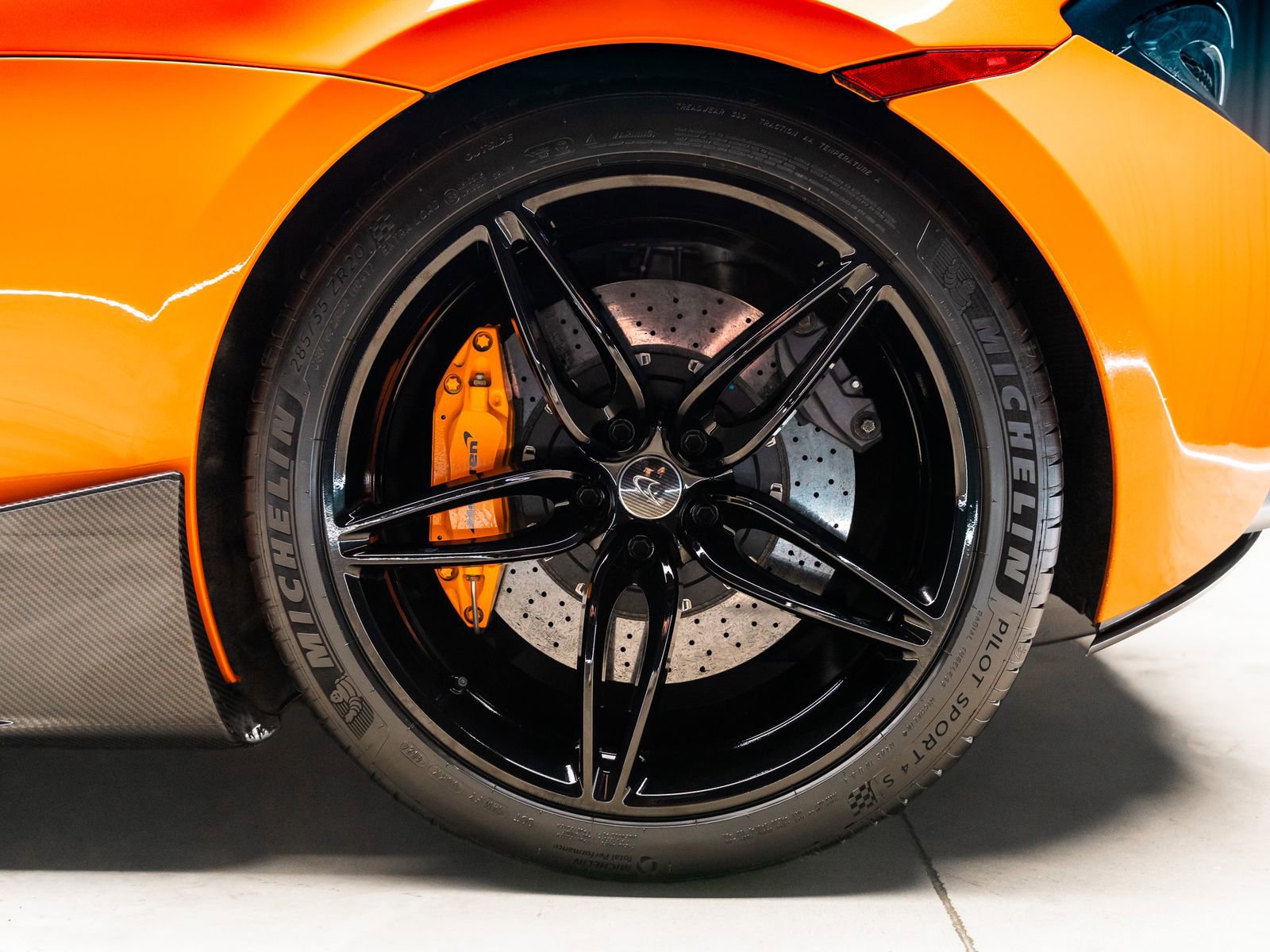 Used 2016 McLaren 570S Coupe RWD image 42