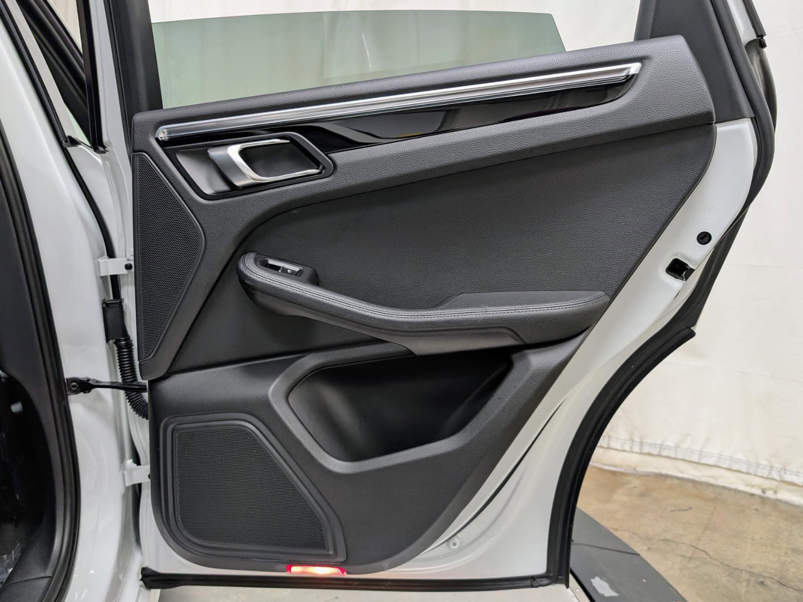 Used 2023 Porsche Macan image 22