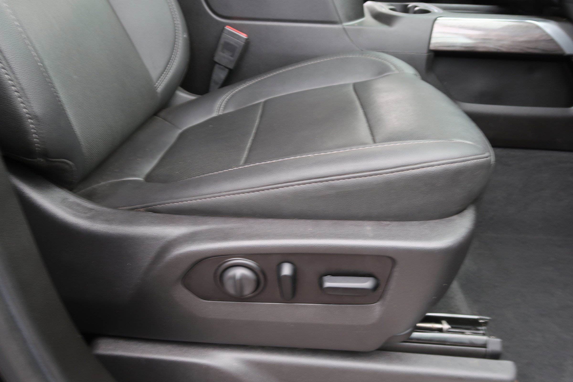 Used 2021 Chevrolet Silverado 2500 LTZ w/ LTZ Plus Package AWD/4WD image 43