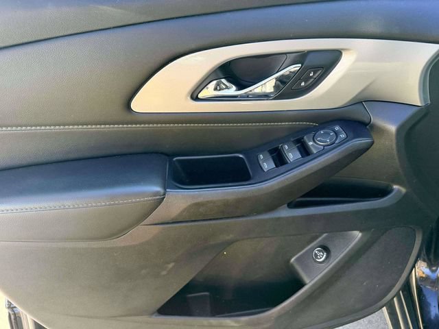 Used 2020 Chevrolet Traverse LT FWD image 16