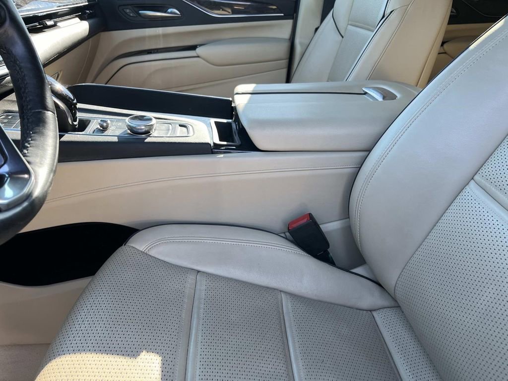 Certified 2021 Cadillac Escalade Premium Luxury w/ Driver Assist Tech Package image 31