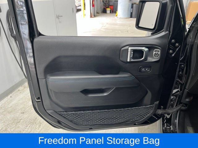 Used 2022 Jeep Wrangler Unlimited Rubicon 4xe AWD/4WD image 31