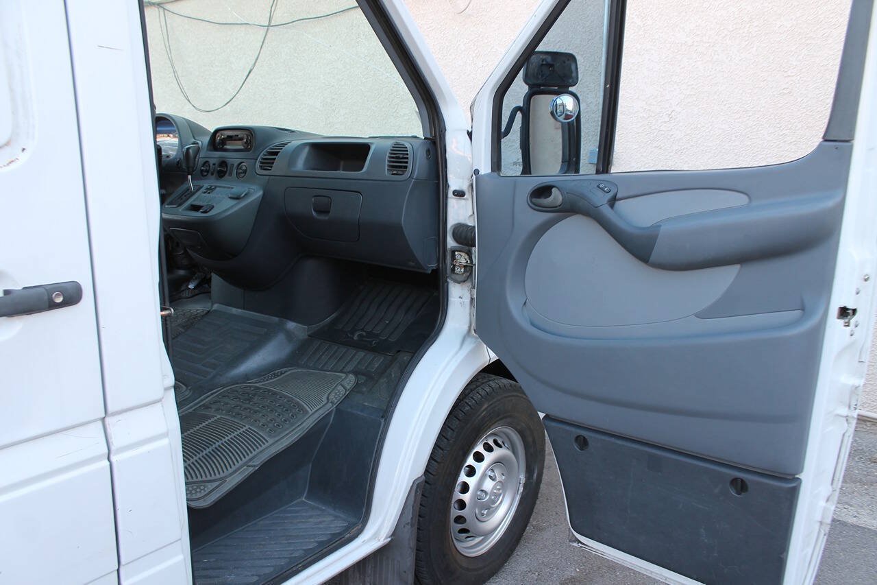 Used 2005 Dodge Sprinter 2500 w/ PWR Convenience Group RWD image 29