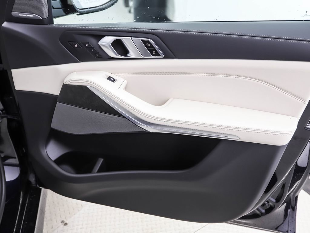 New 2026 BMW X5 xDrive40i w/ M Sport Package image 28