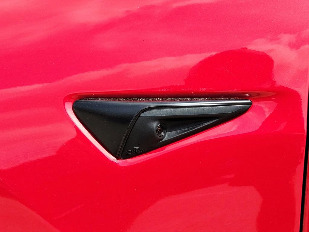 Used 2023 Tesla Model 3 Standard Range image 9