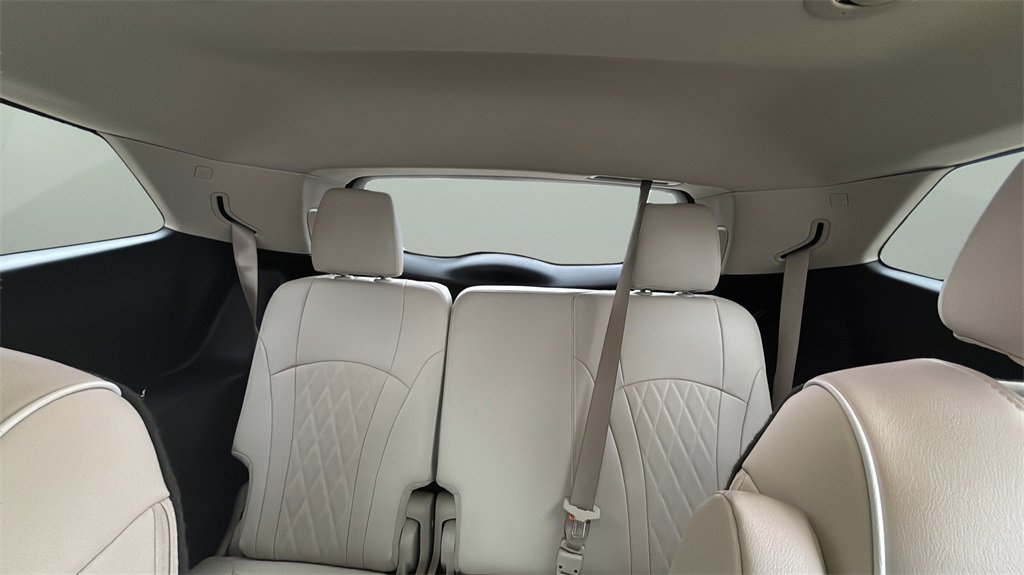 Used 2023 Buick Enclave Avenir image 27