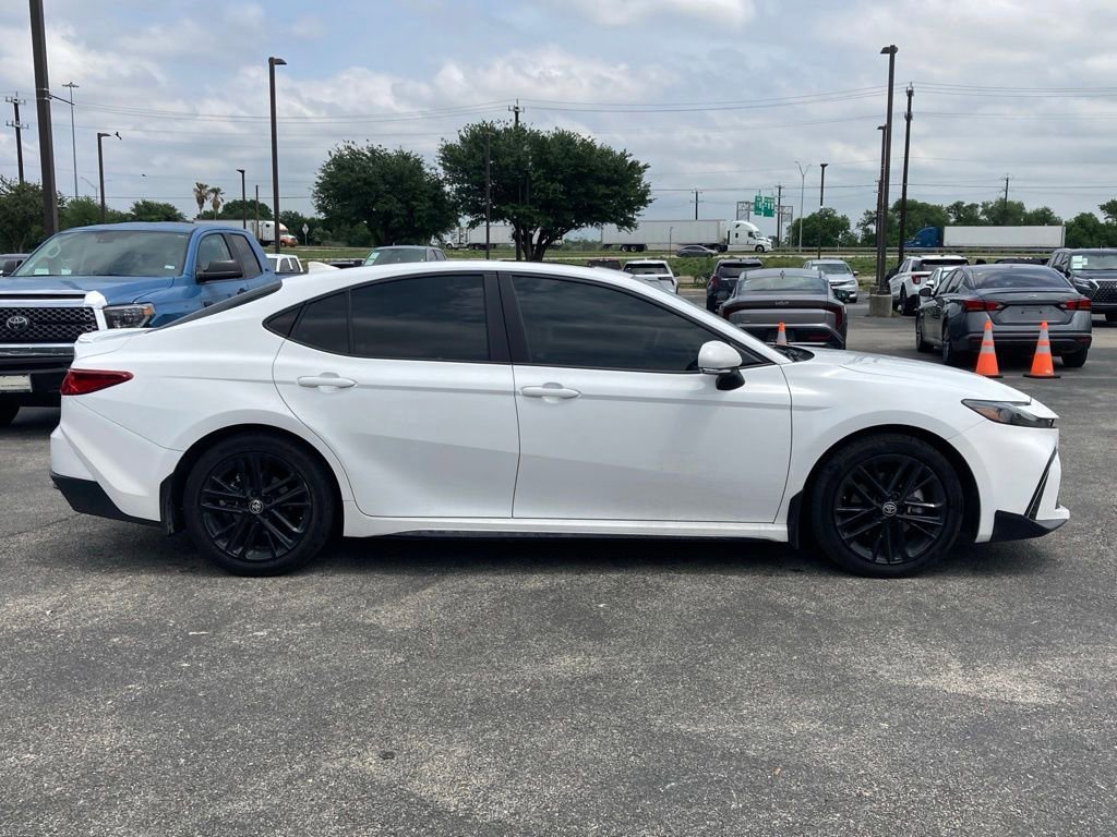 Used 2025 Toyota Camry SE w/ Convenience Package FWD image 4
