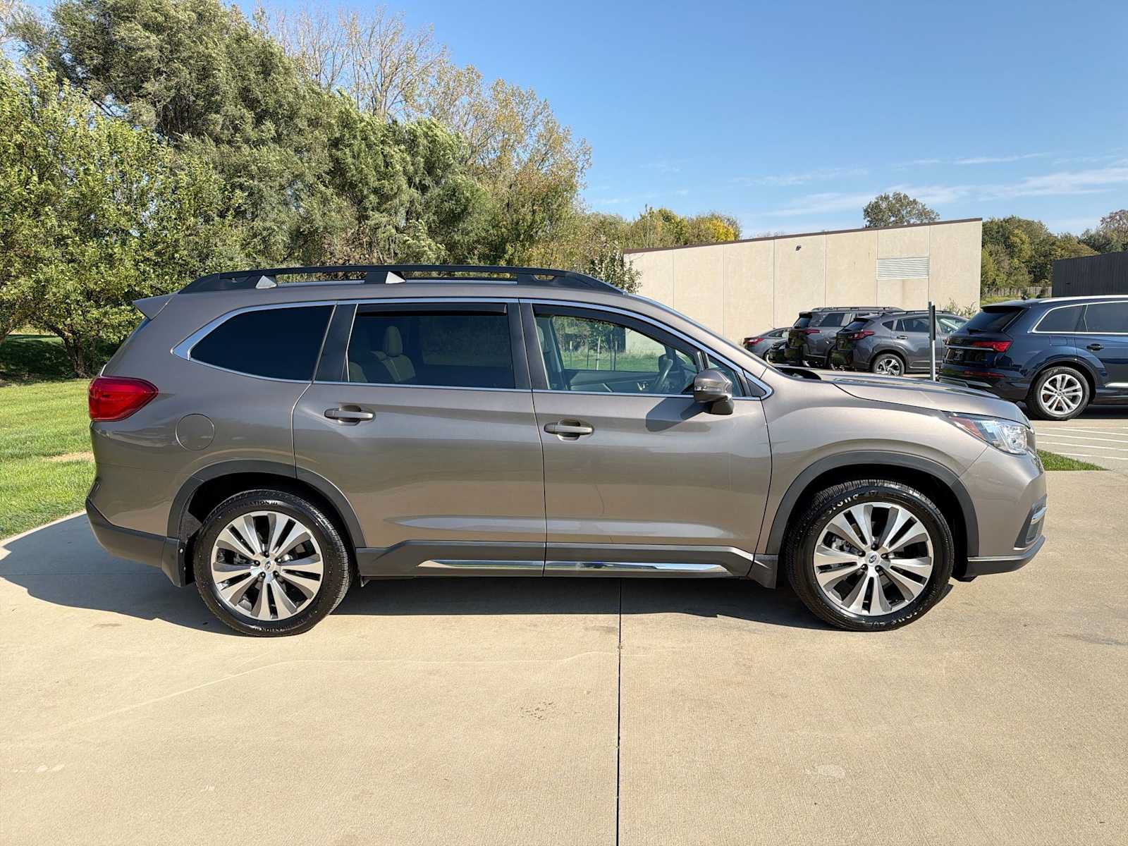 Used 2021 Subaru Ascent Limited w/ Technology Package AWD/4WD image 7