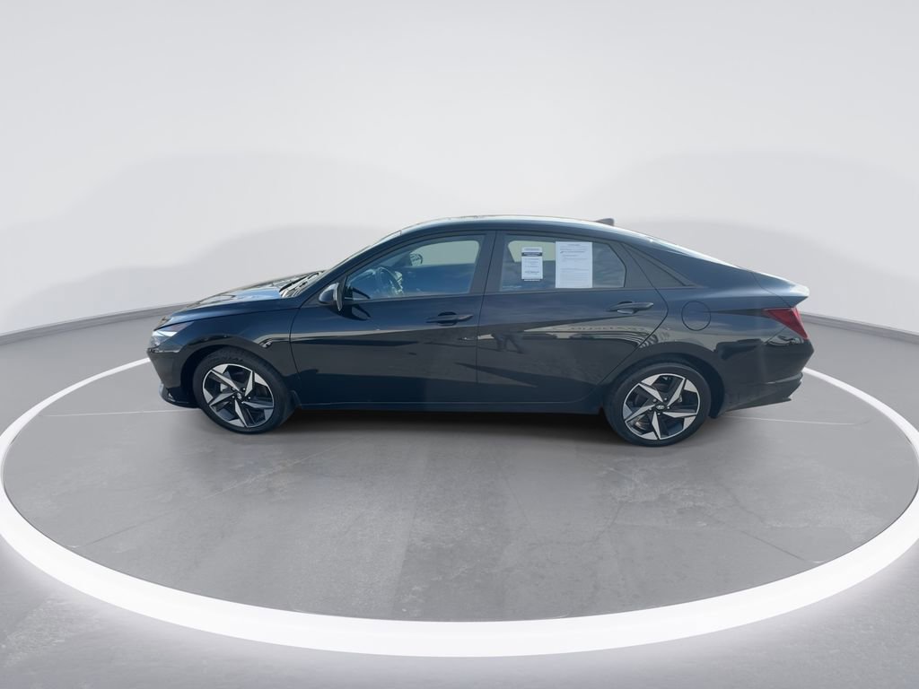Used 2023 Hyundai Elantra SEL w/ Convenience Package image 5
