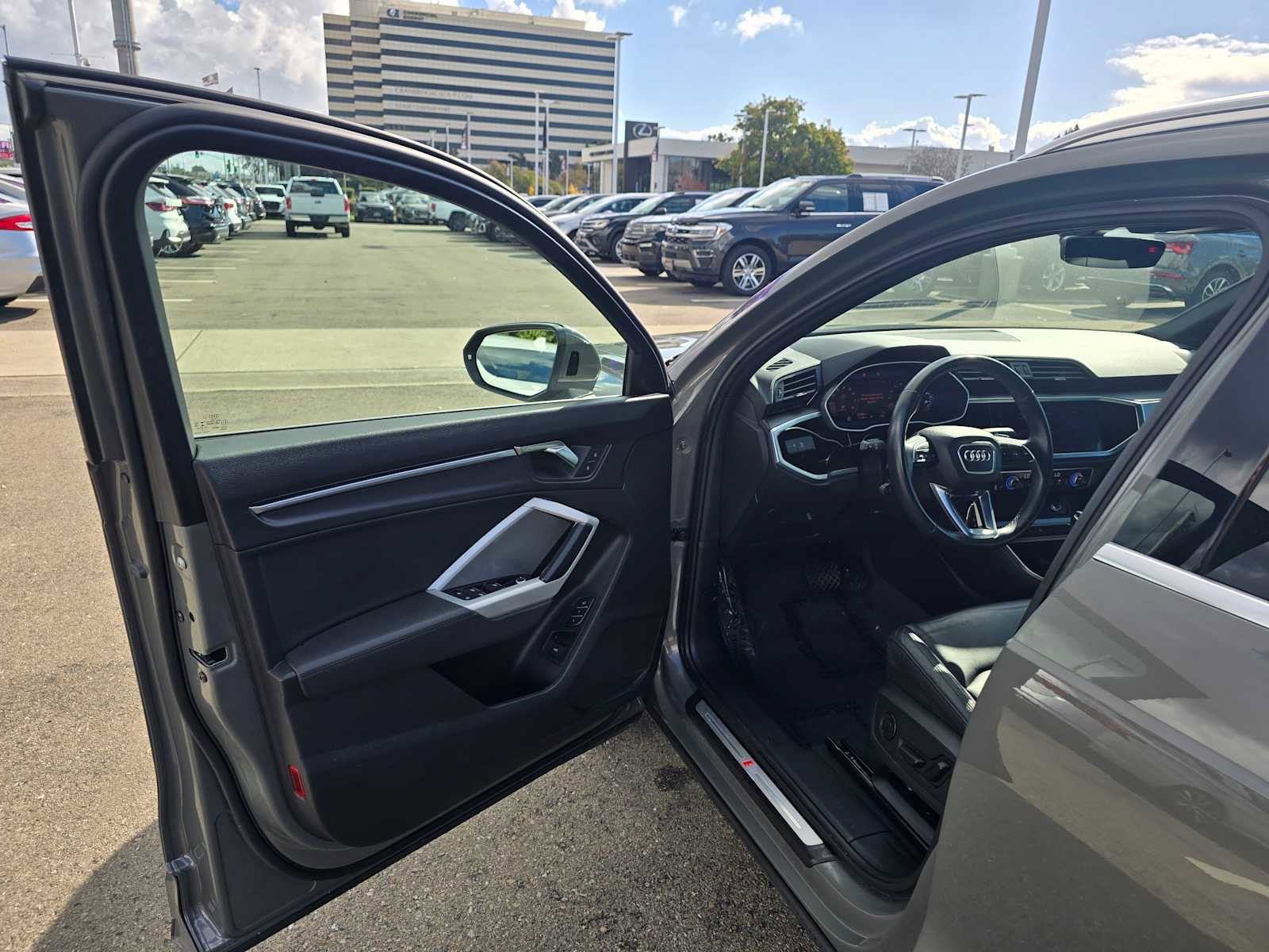 Used 2023 Audi Q3 2.0T Premium Plus w/ Premium Plus Package image 21