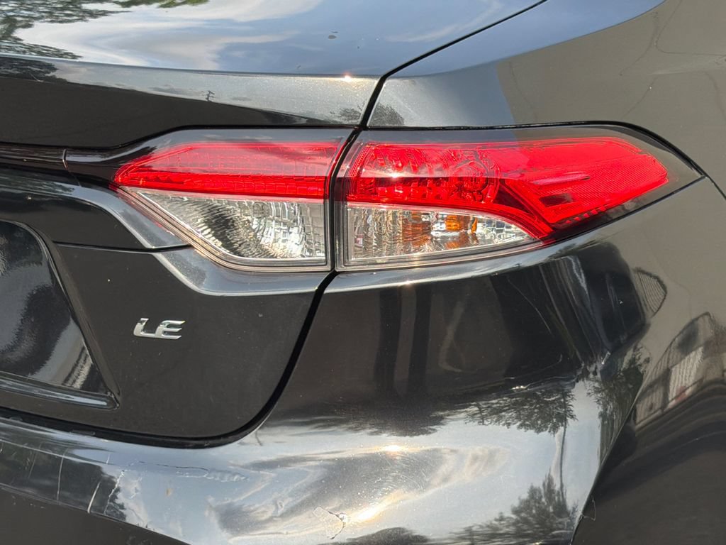 Used 2021 Toyota Corolla LE FWD image 5