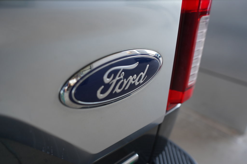 Certified 2019 Ford F150 Platinum w/ Equipment Group 701A Luxury AWD/4WD image 6