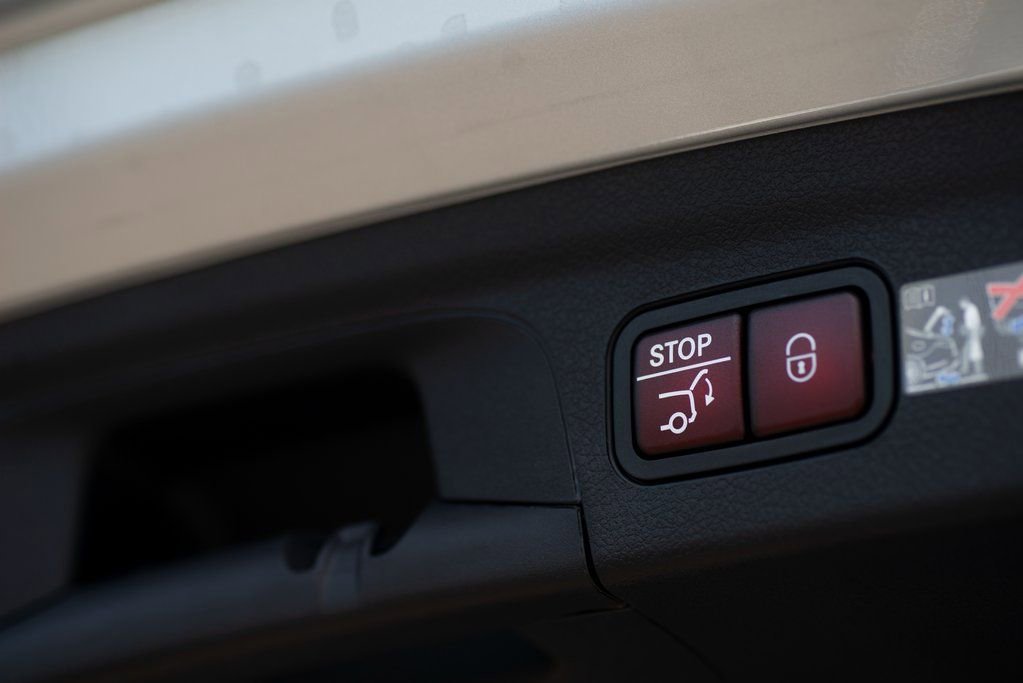 Used 2025 Mercedes-Benz GLE 350 4MATIC image 18