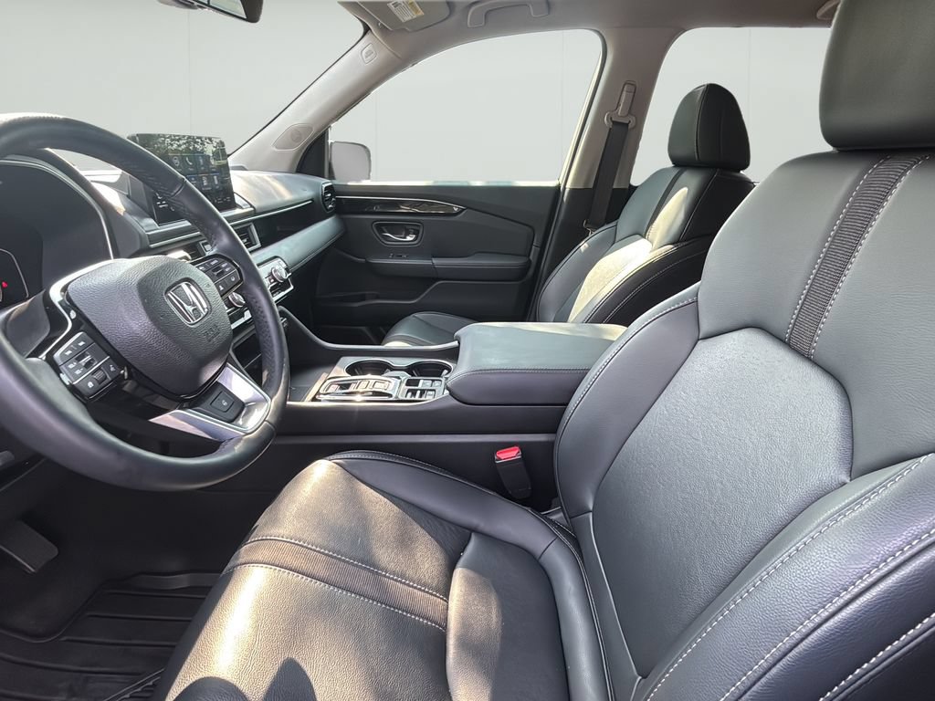 Used 2025 Honda Pilot EX-L image 14