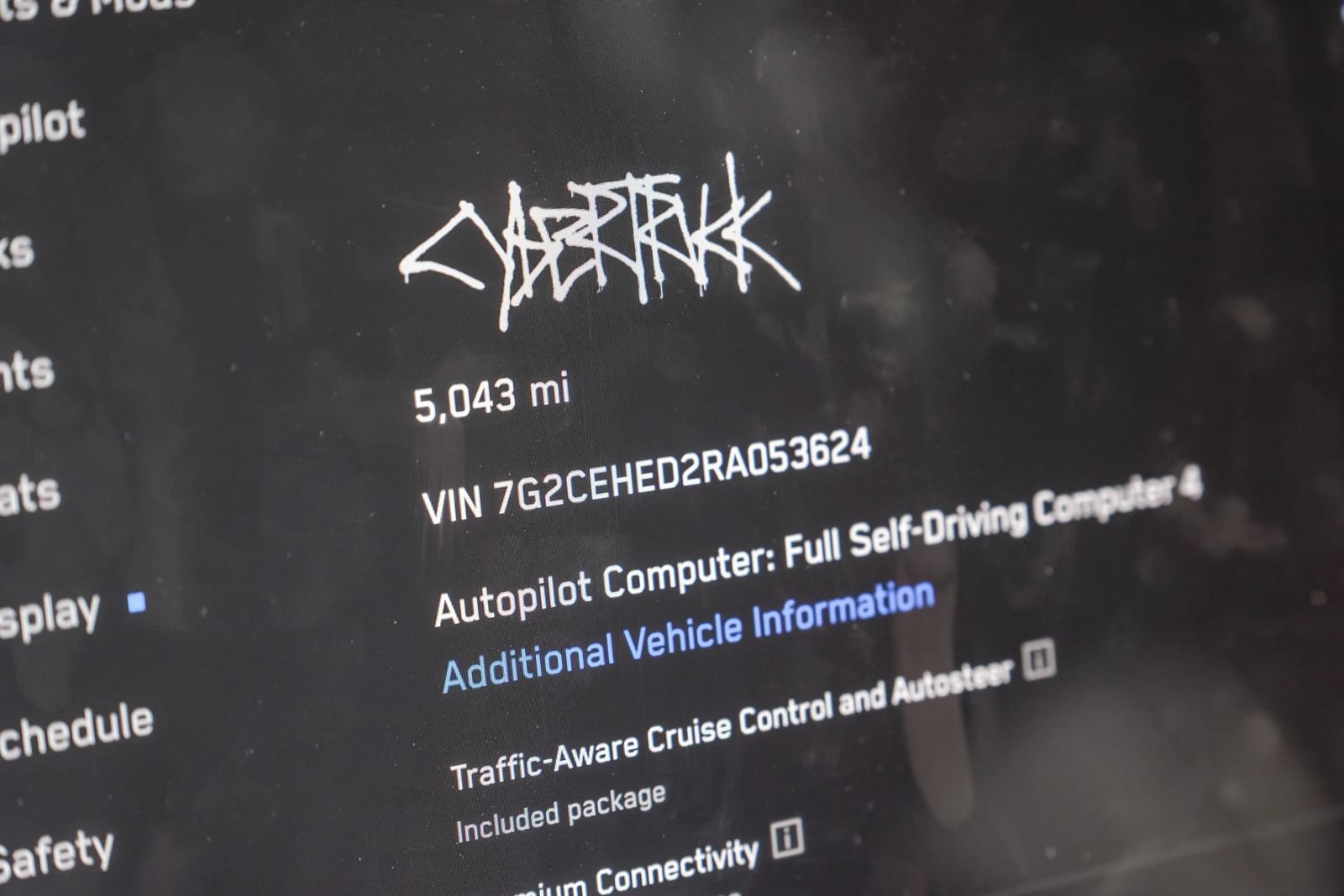 Used 2024 Tesla Cybertruck AWD Crew Cab image 38
