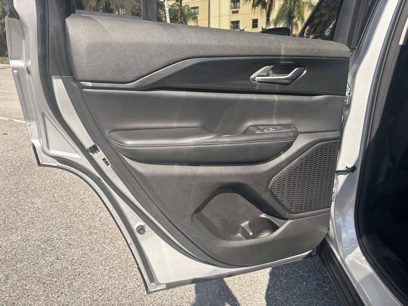 Used 2023 Jeep Grand Cherokee Laredo image 12