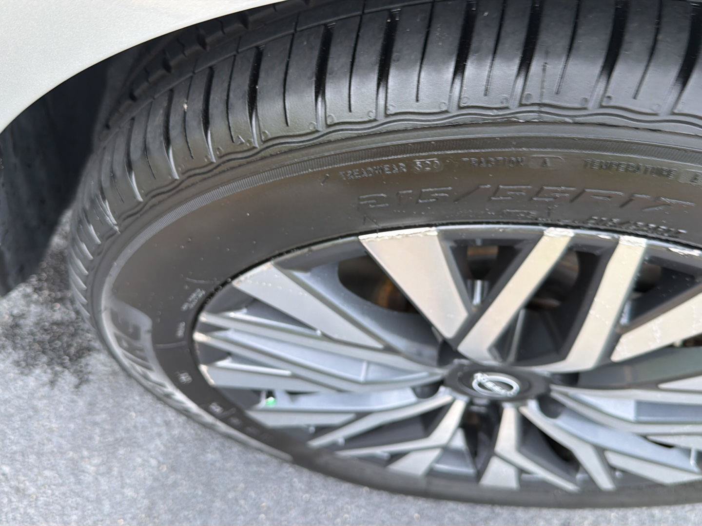 Used 2024 Nissan Altima 2.5 SV FWD image 39