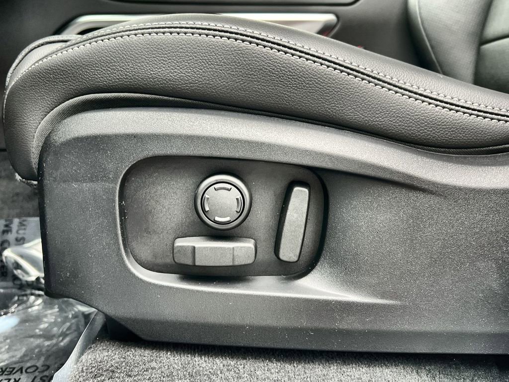 Used 2025 Jaguar F-PACE R-Dynamic S image 20