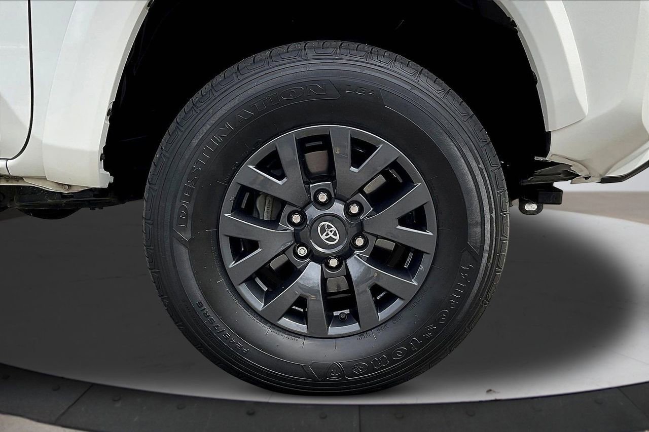 Used 2023 Toyota Tacoma SR5 RWD image 33