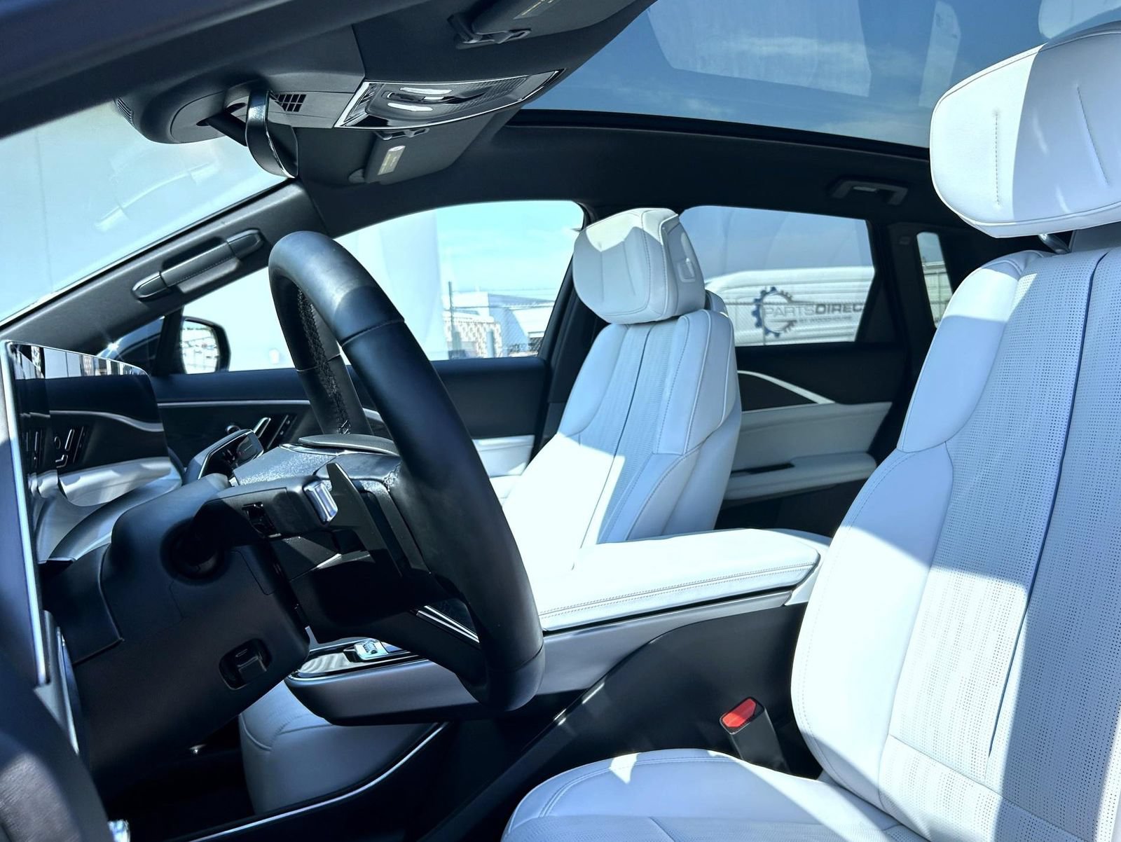 Certified 2024 Cadillac Lyriq Luxury AWD/4WD image 17