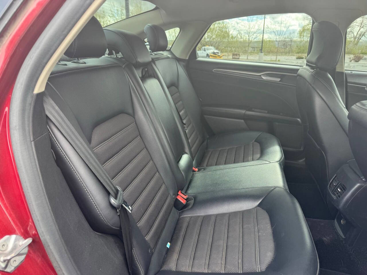Used 2017 Ford Fusion SE w/ Equipment Group 201A FWD image 14
