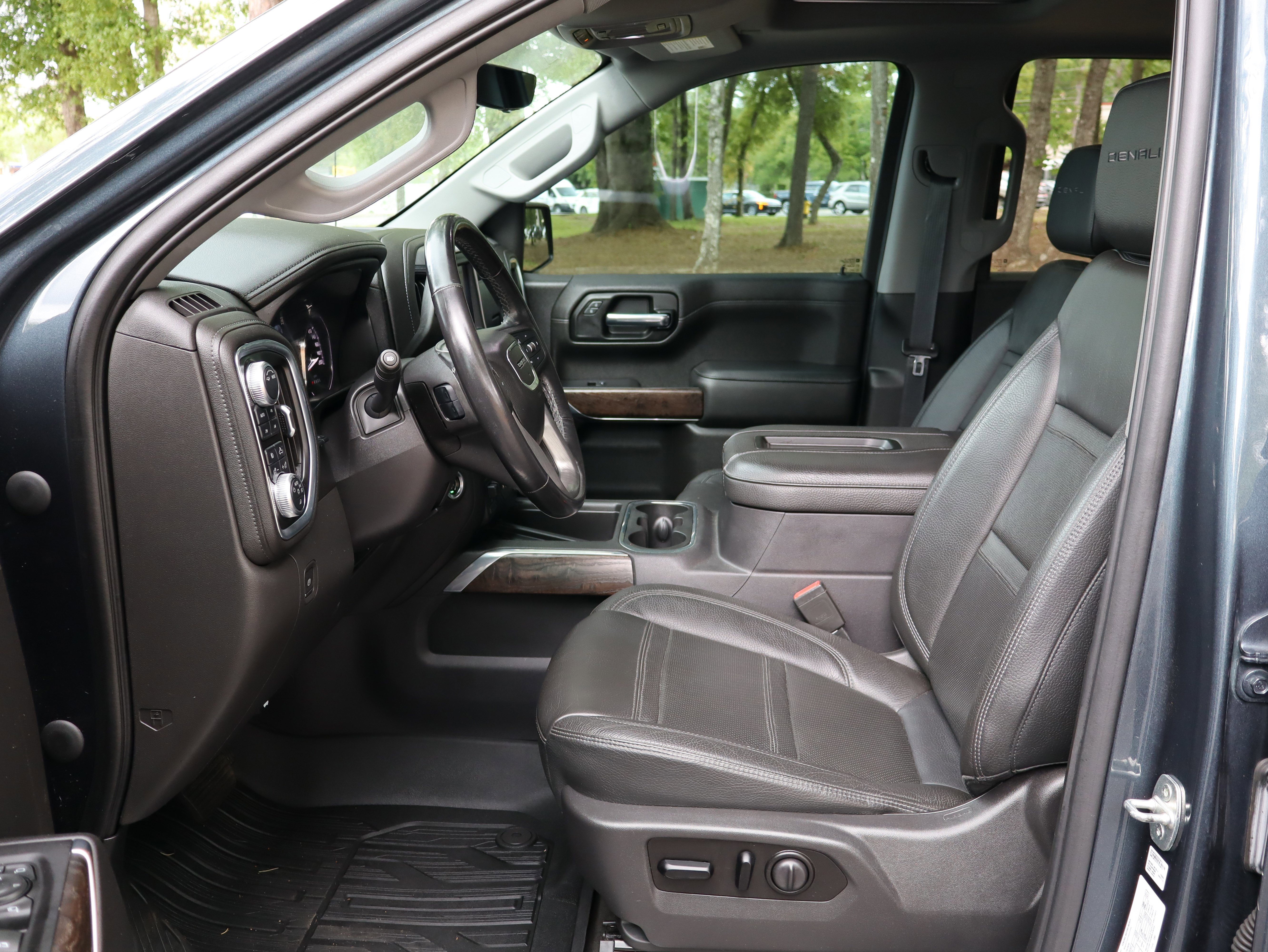 Used 2021 GMC Sierra 1500 Denali w/ Denali Ultimate Package AWD/4WD image 21