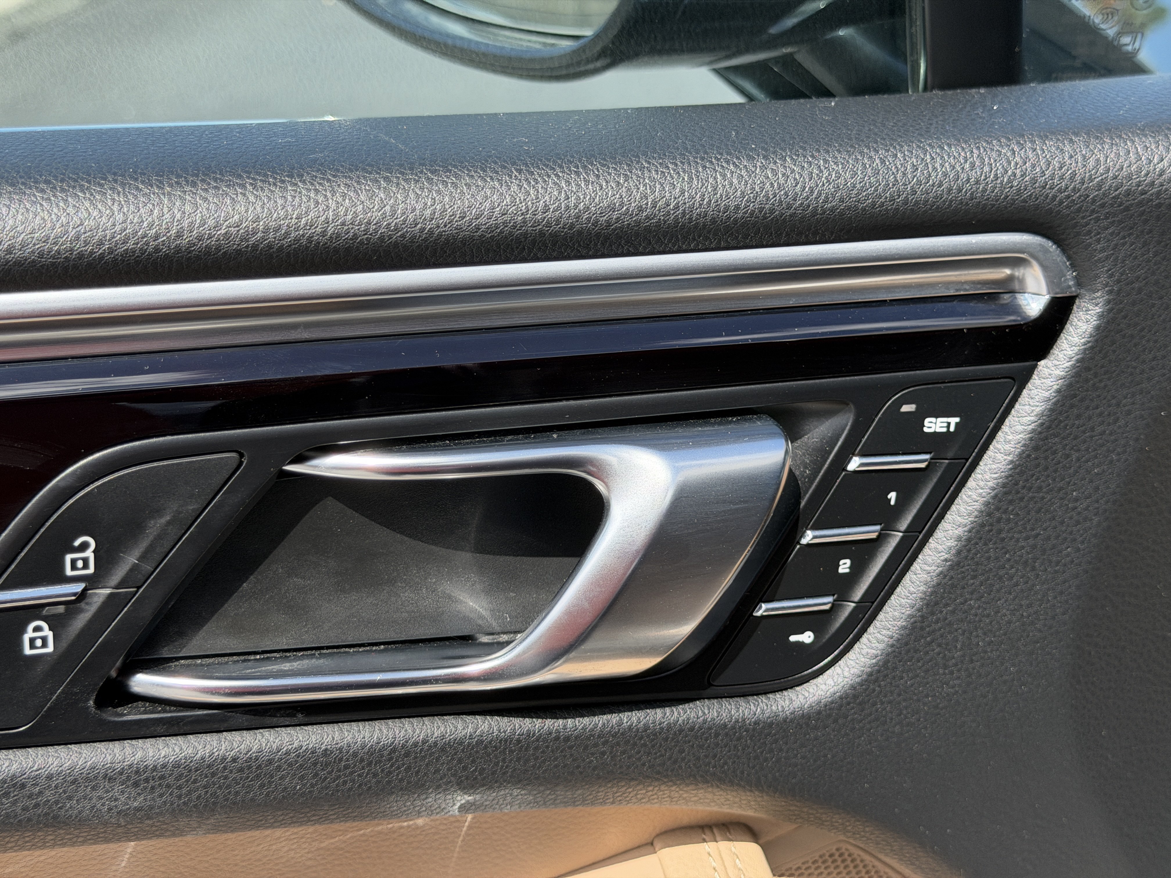 Certified 2024 Porsche Macan S AWD/4WD image 20