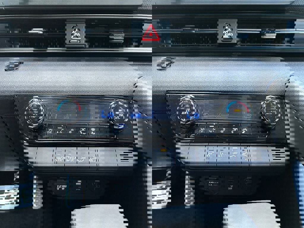 New 2025 Hyundai Elantra Sport image 23