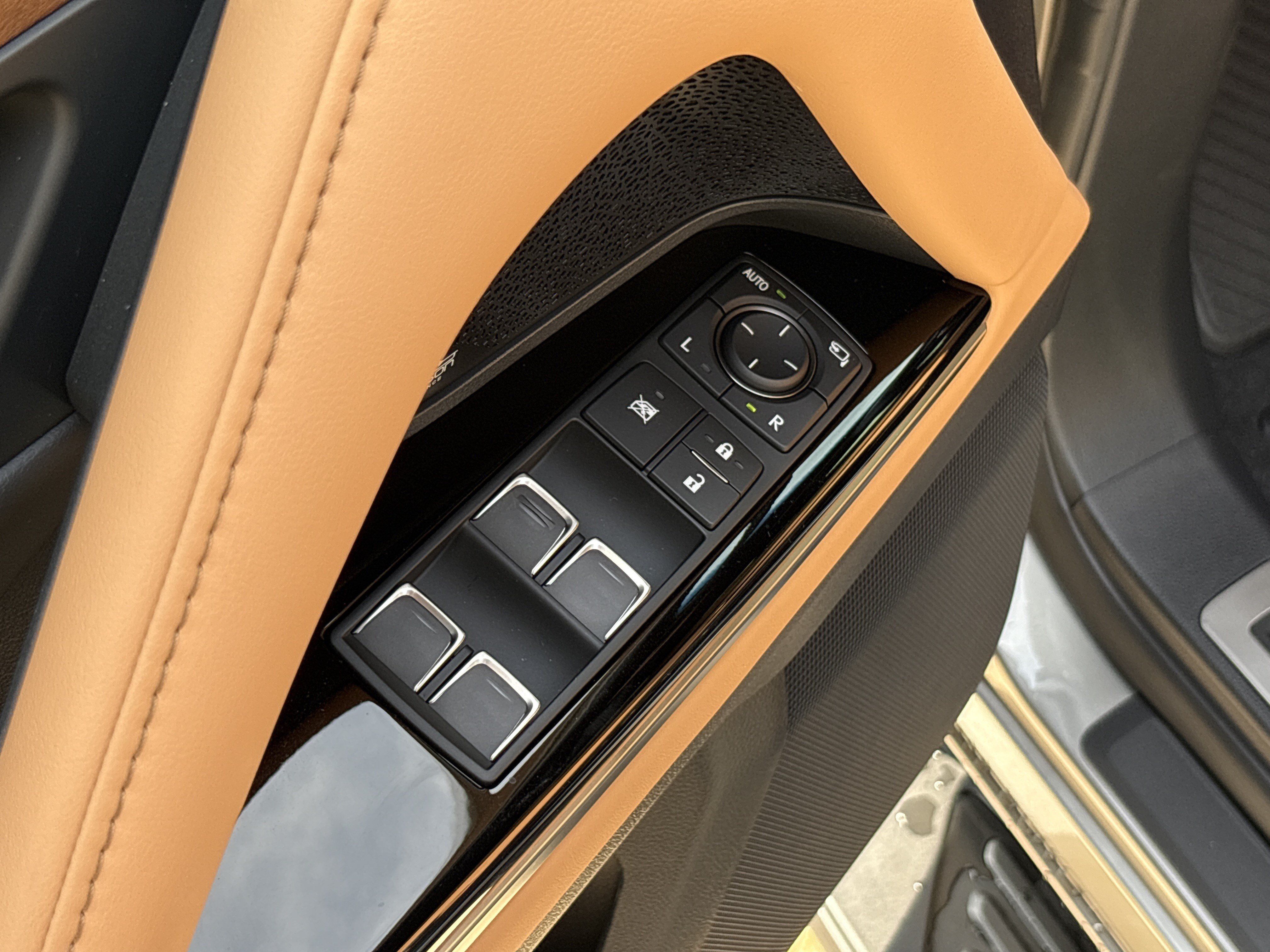 New 2026 Lexus LX 700h Luxury AWD/4WD image 14