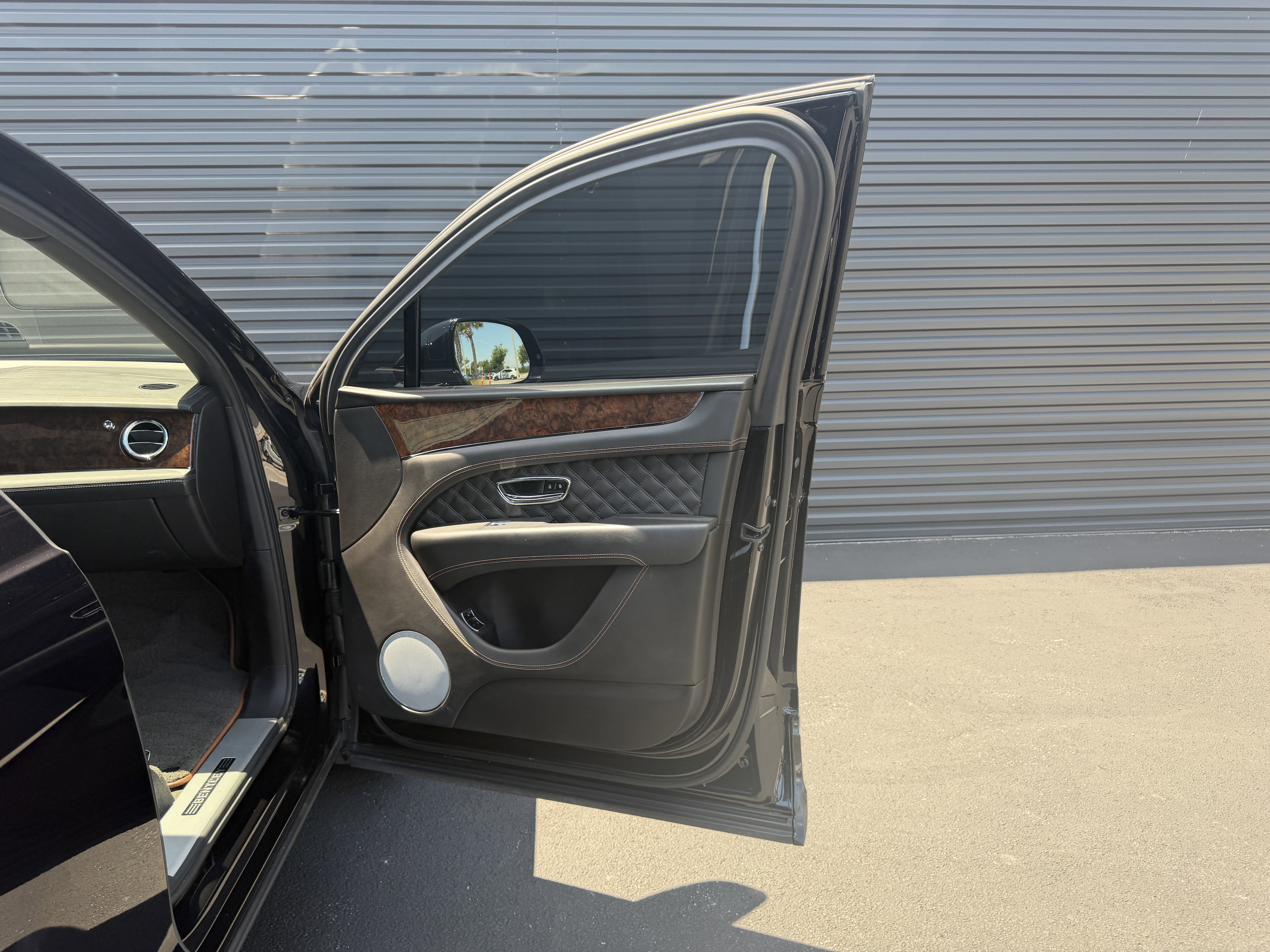 Used 2022 Bentley Bentayga image 25