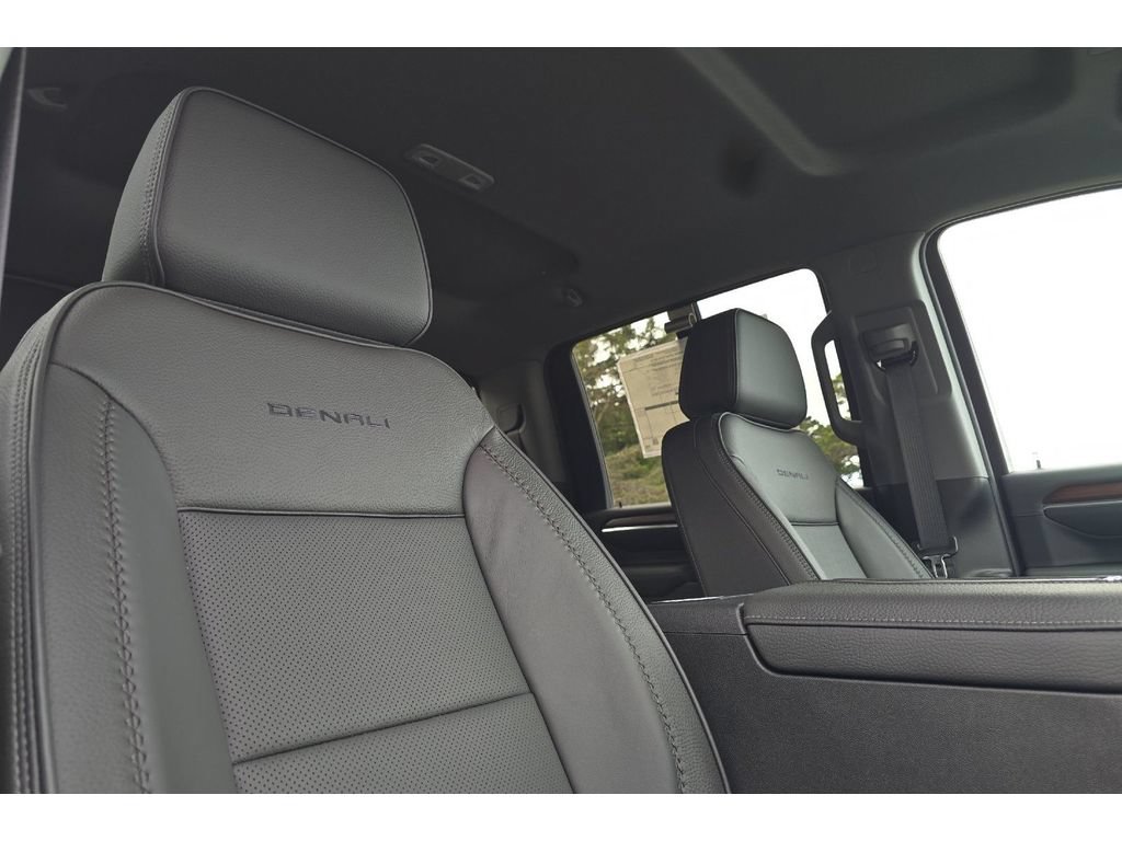 New 2026 GMC Sierra 2500 Denali w/ Technology Package AWD/4WD image 16