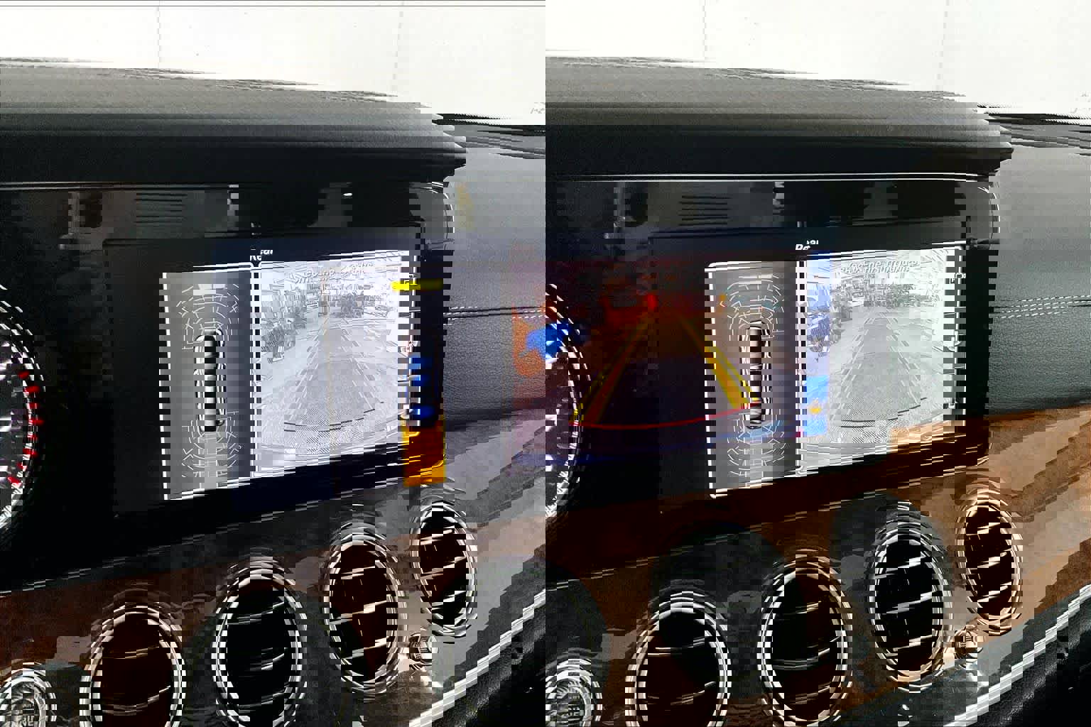 Used 2018 Mercedes-Benz E 300 4MATIC image 29