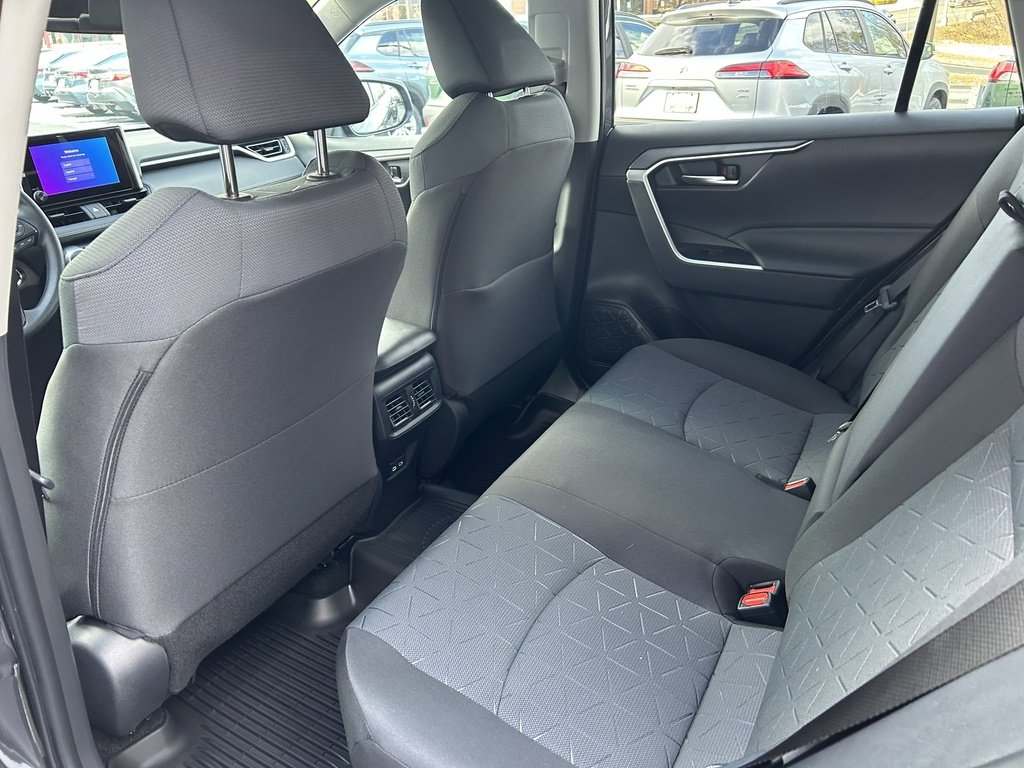 Used 2025 Toyota RAV4 XLE image 8
