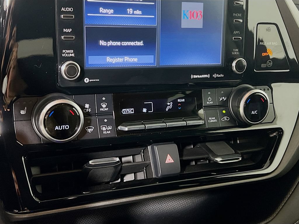 Used 2022 Toyota Highlander XLE AWD/4WD image 14