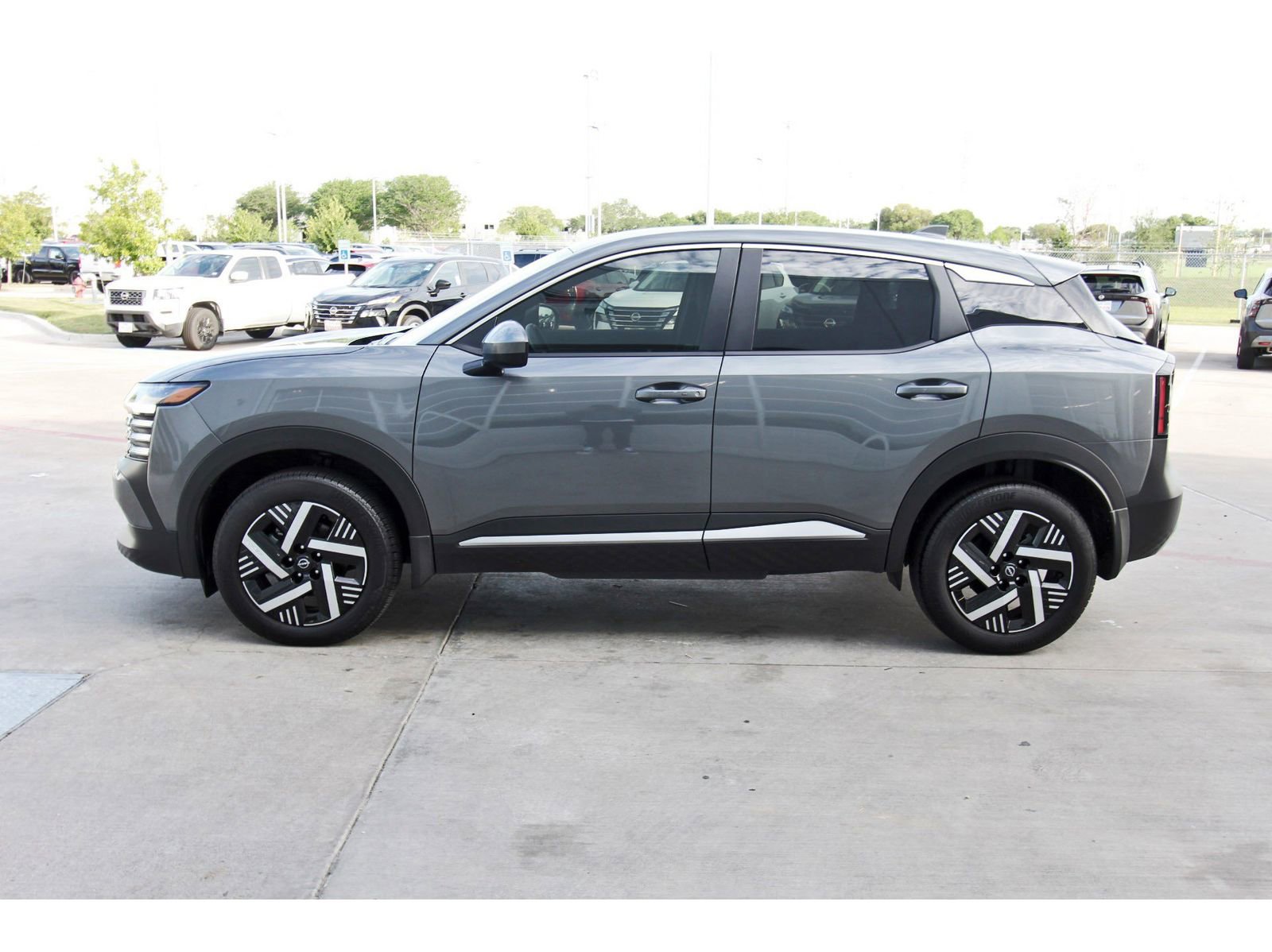 Certified 2025 Nissan Kicks SV image 4