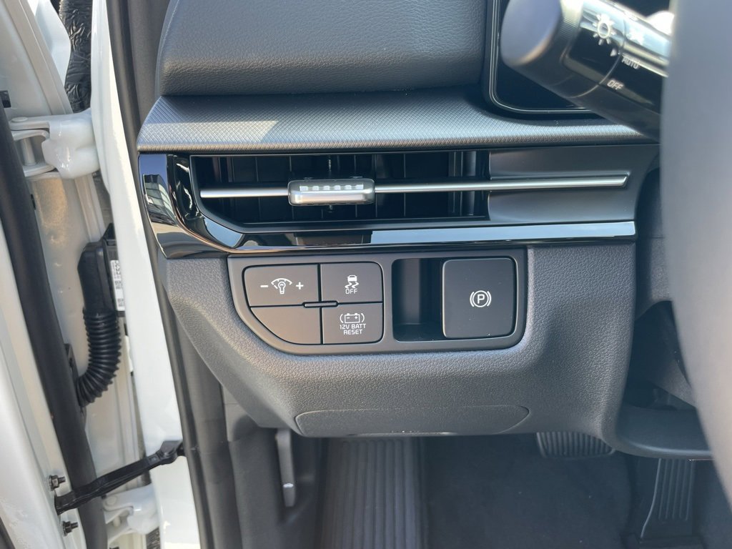 New 2026 Kia Sportage LX image 10