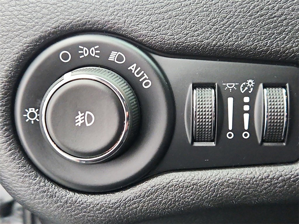 Used 2019 Jeep Cherokee Trailhawk w/ Comfort & Convenience Group image 32