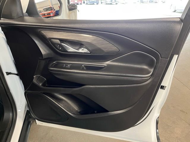 Used 2024 GMC Terrain SLT image 12