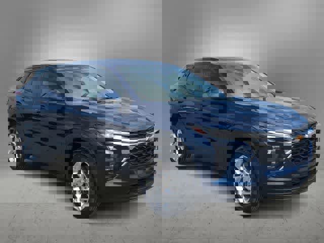 Used 2024 Chevrolet Trax LS w/ LS Convenience Package image 2