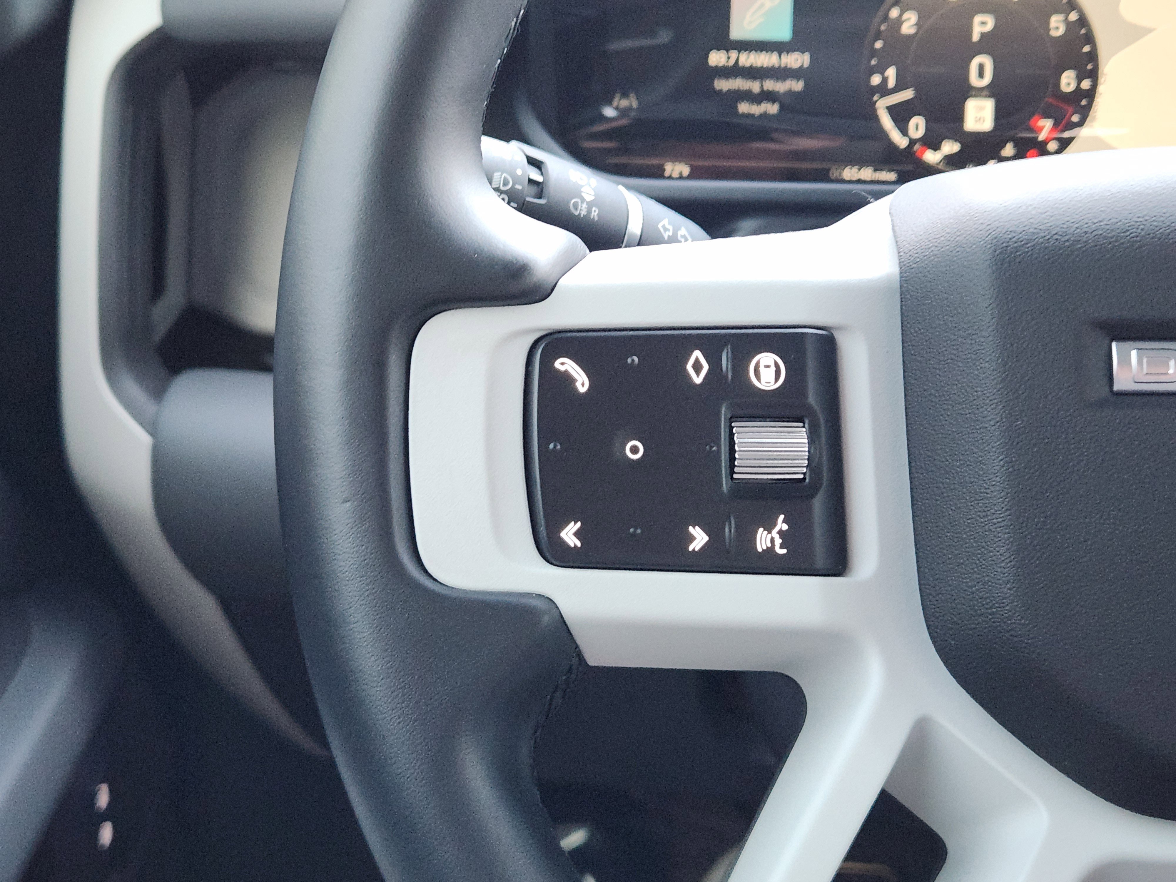 Used 2025 Land Rover Defender 110 X-Dynamic SE AWD/4WD image 28