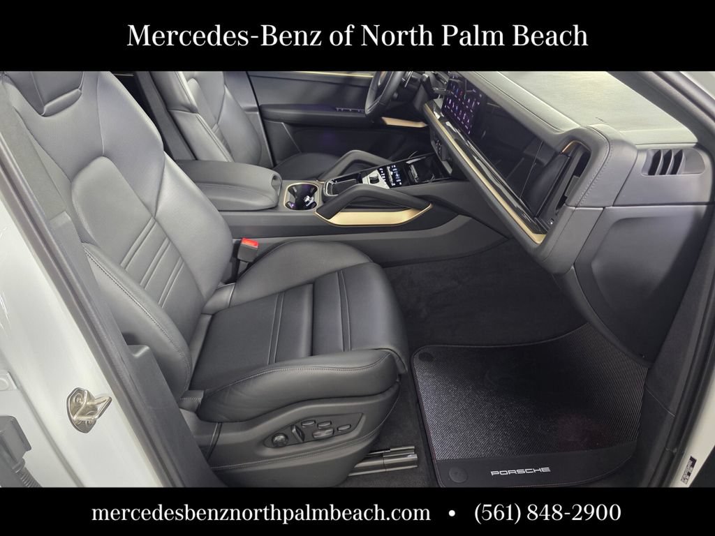 Used 2025 Porsche Cayenne Turbo GT AWD/4WD image 36