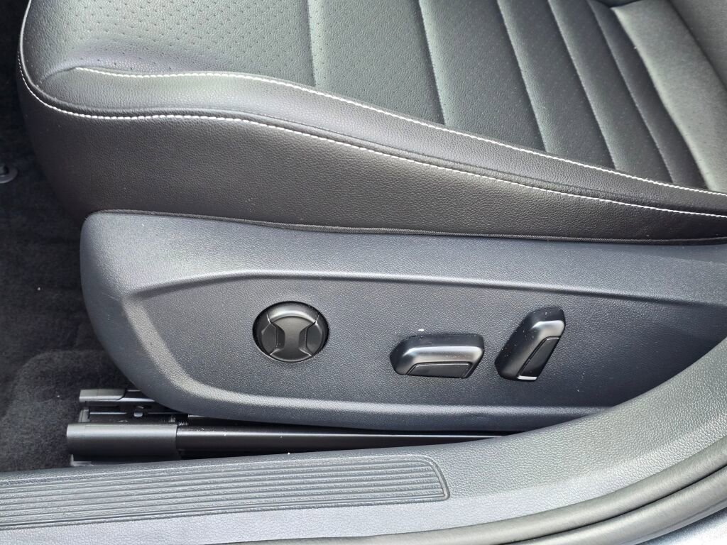 Used 2024 Volkswagen Jetta SE image 25