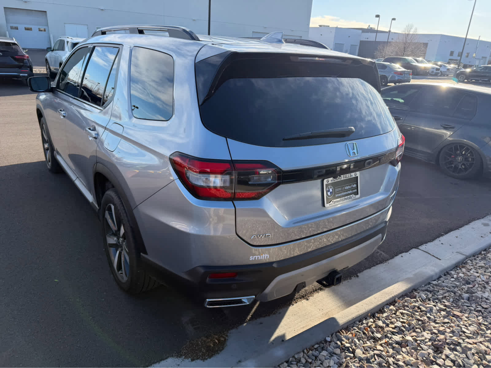 Used 2025 Honda Pilot Touring image 2