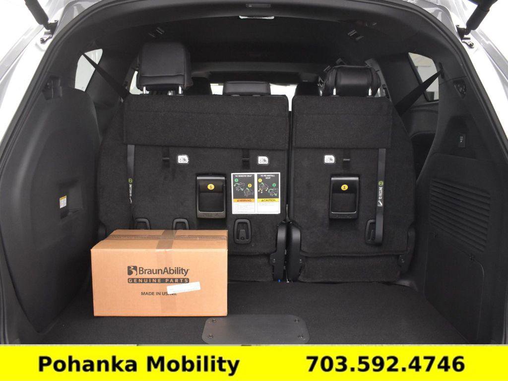 Used 2025 Toyota Sienna XSE image 6