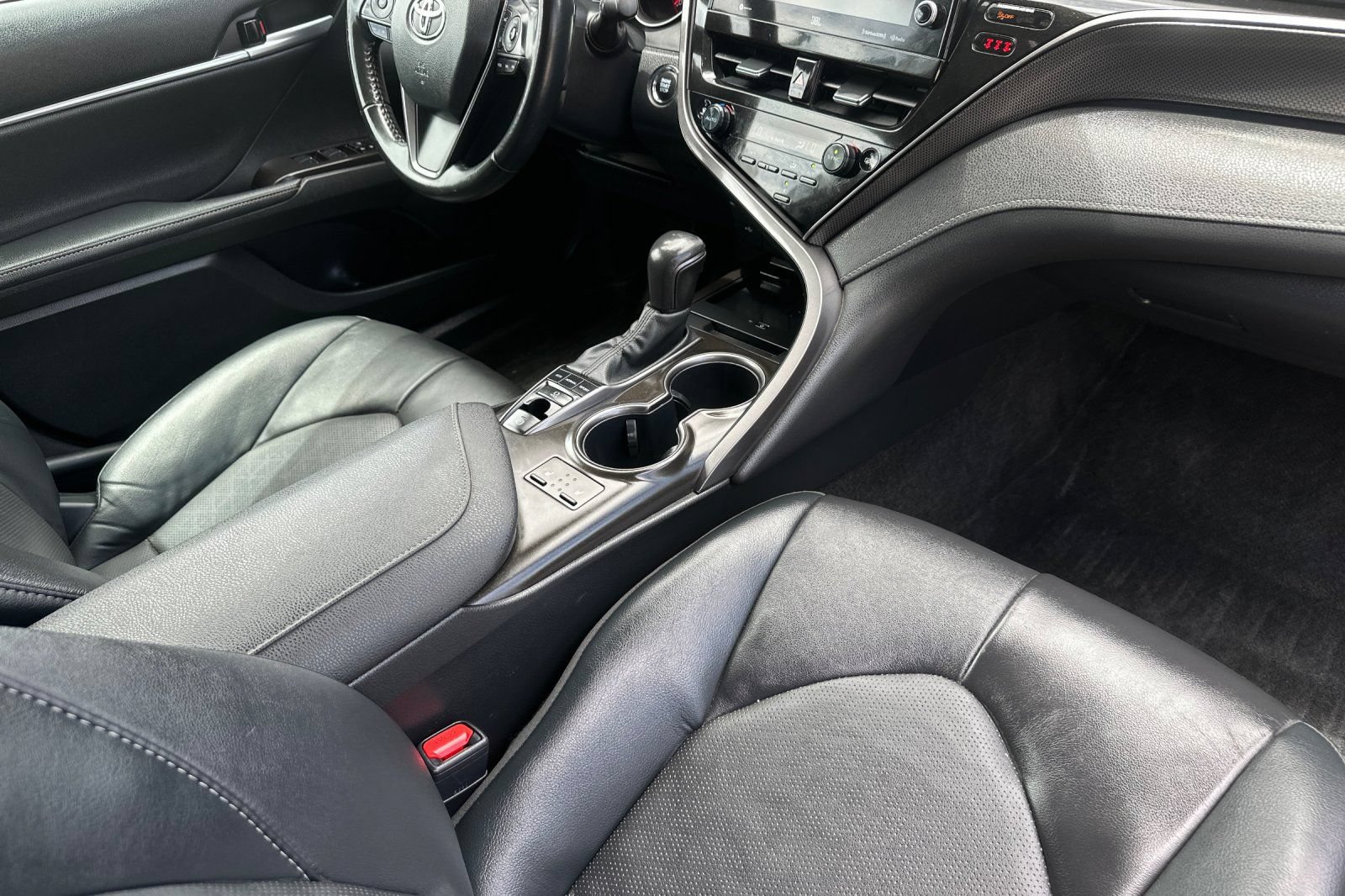 Used 2024 Toyota Camry XSE FWD image 15
