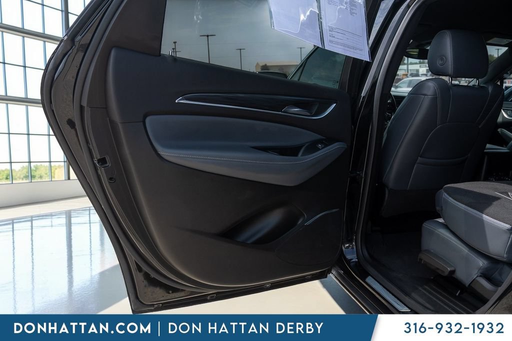 Used 2023 Buick Enclave Essence AWD/4WD image 18